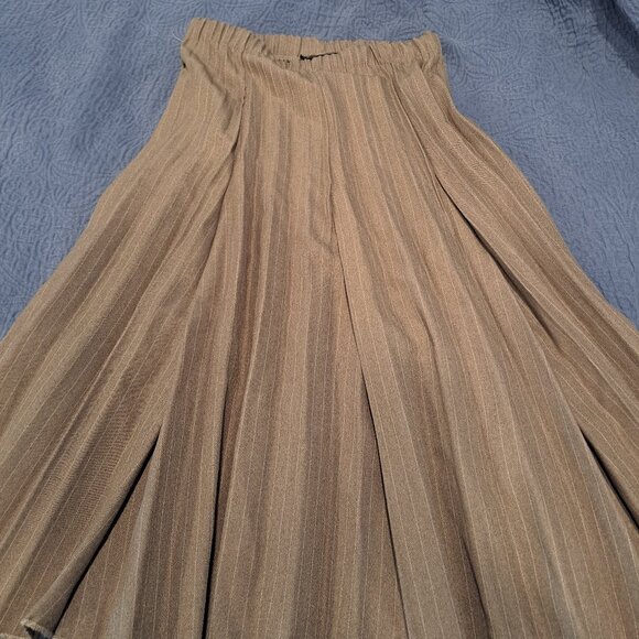 Gray Pleated Skirt - Picture 1 of 2